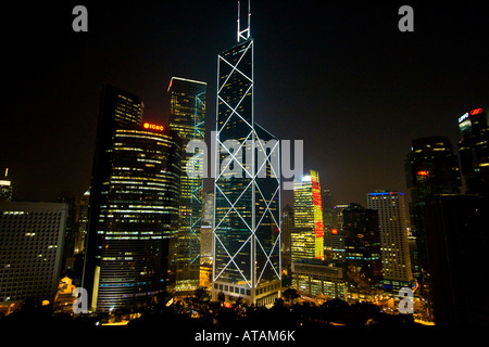 Bank of China Tower Wolkenkratzer in der Nacht Stockfoto