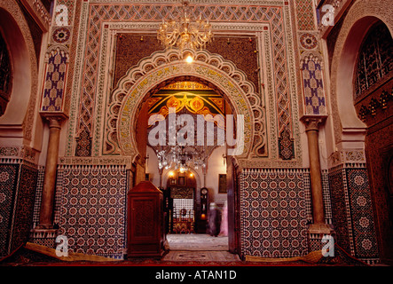 Marokkaner, marokkanische Volk, Heiligtum der Zaouia Moulay Idriss II, Schrein, Grab, Fès el-Bali, Stadt Fes, Fes, Marokko, Nordafrika, Afrika Stockfoto