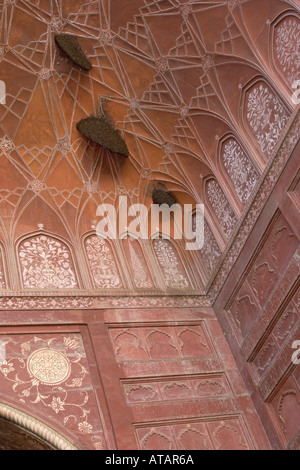 Schwärme von Honig Bienen Apis Mellifera auf Kuppel der Moschee in der Taj Mahal Agra India März 2005 Stockfoto