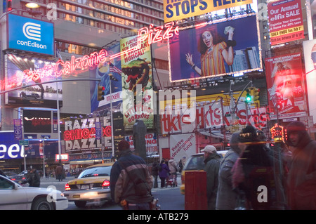 Licht und Farbe sind die Razzle Dazzle Times Square 42nd Street New York City Stockfoto