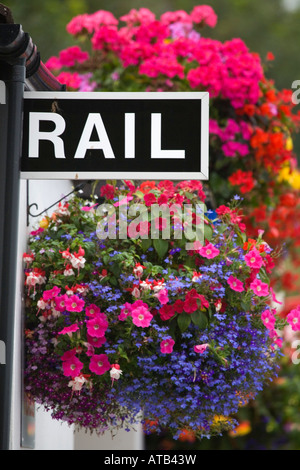 Hängeaufbewahrung St Ives Bahnhof Sommer Stockfoto