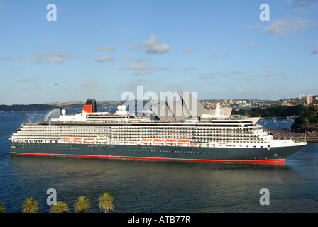 luxuriöse Queen Victoria Kreuzfahrtschiff im Hafen von Sydney Stockfoto
