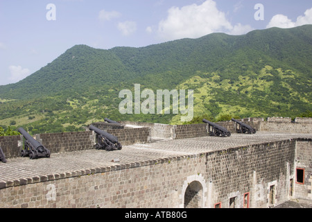 Kanon an Wänden in Brimstone Hill Festung St. Kitts Stockfoto