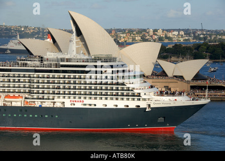 luxuriöse Queen Victoria Kreuzfahrtschiff im Hafen von Sydney Stockfoto