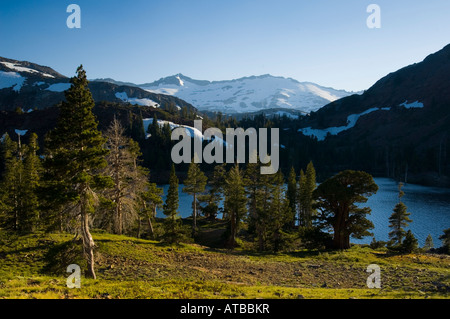 Mount Agassiz im Bereich Kristall über Suzie See Desolation Wilderness El Dorado National Forest Kalifornien Stockfoto