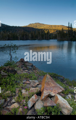 Abendlicht am Mount Tallac über Suzie See Desolation Wilderness El Dorado National Forest Kalifornien Stockfoto