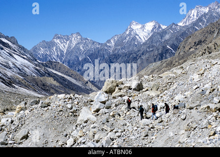 Wanderer auf Weg von Gomukh nach Gangotri Himalaya Uttranchal Indien Stockfoto