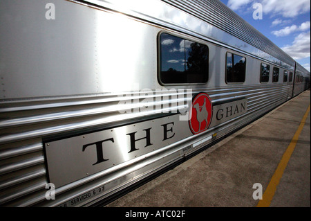 Blick auf den Ghan Zug am Bahnhof von Adelaide in Australien Stockfoto