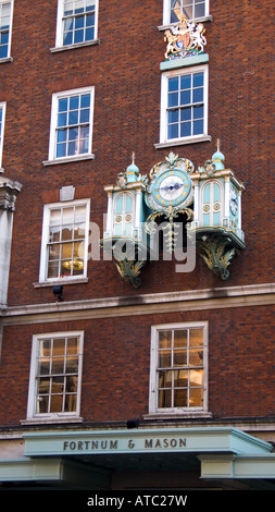 Fortnum and Mason Fassade, Piccadilly, London, England, UK Stockfoto