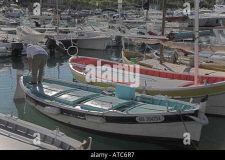 Stock Foto von alten Angeln Boote Cassis Harbour Frankreich Stockfoto