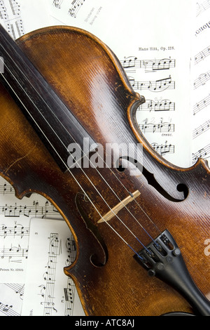 violin with sheet music, section Stockfoto