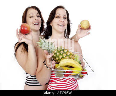 Zwillinge mit verschiedenen Früchten Stockfoto