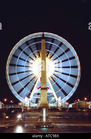 Fähre Rad nachts auf der Place De La Concorde, Frankreich, Paris Stockfoto