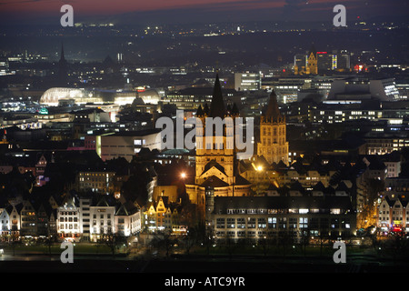 Blick vom Koeln Triangel auf Gross St. Martin und Rathaus, Deutschland, Nordrhein-Westfalen, Köln Stockfoto