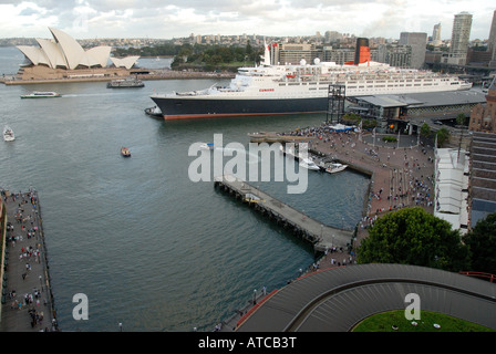 QE2 Kreuzfahrtschiff im Hafen von Sydney Stockfoto