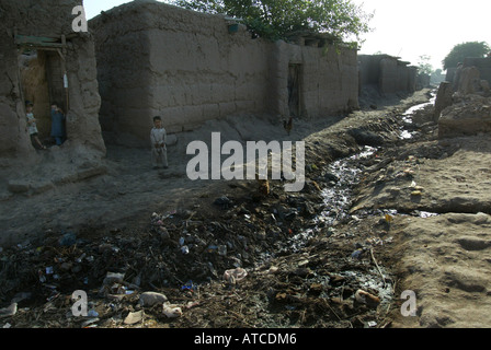 afghanische ökonomische Flüchtlinge in Peschawar gezwungen, nach Afghanistan zurückzukehren Stockfoto