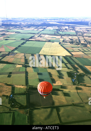 roten Ballon bewegt über die Canterbury Plains in der Nähe von Christchurch Neuseeland Südinsel Stockfoto