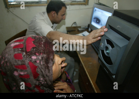 ökonomische afghanische Flüchtlinge, die tägliche Arbeit in Peshawar gefunden Stockfoto