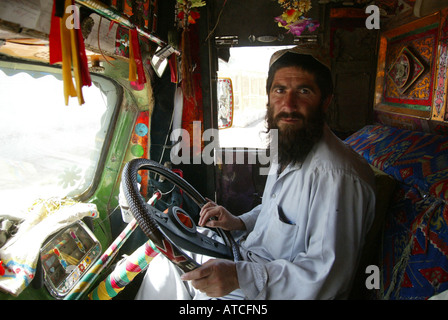 ökonomische afghanische Flüchtlinge, die tägliche Arbeit in Peshawar gefunden Stockfoto