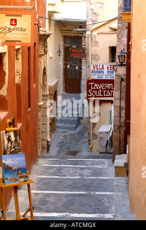 Gasse in den venezianischen Hafen von Chania Stockfoto