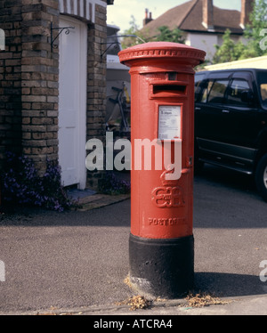 Ungewöhnlicher Edward-VIII-Säulenkasten in Poole, Dorset. Stockfoto