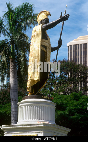 Statue von König Kamehameha ich außerhalb der Iolani Palace, Honolulu, Oahu, Hawaii, USA Stockfoto