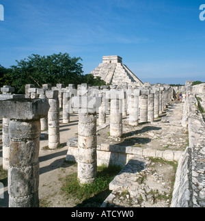 El Castillo (oder Pyramide des Kukulcan) aus dem Tempel der Krieger, Maya-Ruinen Chichen Itza, Halbinsel Yucatan, Mexiko Stockfoto