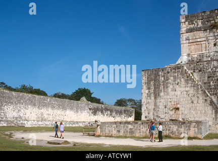 Der große Ballspielplatz in den Maya-Ruinen von Chichen Itza, Halbinsel Yucatan, Mexiko Stockfoto