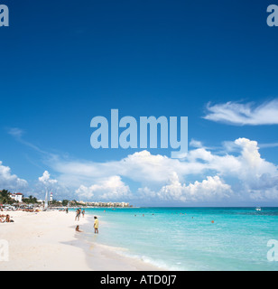 Strand im Zentrum des Ferienortes, Playa del Carmen, Riviera Maya, Quintana Roo, Halbinsel Yucatan, Mexiko Stockfoto