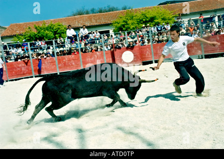 Arles, Frankreich, französische männliche Teenager Matadore in traditionellen Carmaque Stierkampf Zeremonie Feria Stierkampf Festival Stockfoto