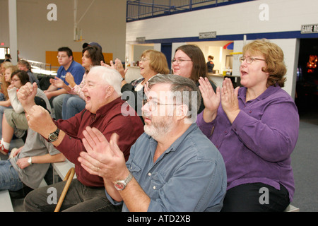 Indiana Chesterton, The Courts, Woman's, Woman's, Men's Volleyball, Sport, Athlet, Gymnasium, Publikum Cheers Team, Besucher reisen Reise Tour Tourist tou Stockfoto