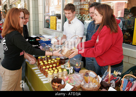 Indiana Lowell, Commercial Avenue, Autumn Arts Festival, Festivals fair, Europäischer Markt, Käufer, Körbe, Teenager Teenager Teenager IN061007029 Stockfoto