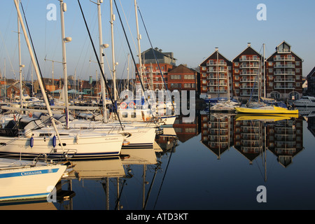 Regeneration der Wet Dock und Neptun Kai an einem frostigen Morgen auf dem River Orwell Ipswich Suffolk UK Stockfoto