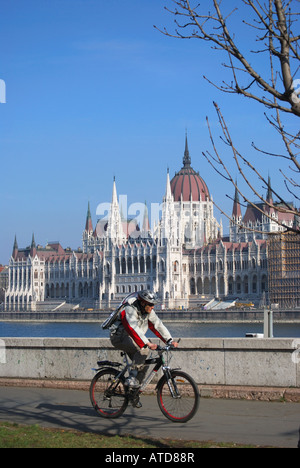 Ansicht des Parlaments und Donau vom Damm, Schloss-Hügel, Buda, Budapest, Ungarn Stockfoto