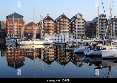 Regeneration der Wet Dock und Neptun Kai an einem frostigen Morgen auf dem River Orwell Ipswich Suffolk UK Stockfoto