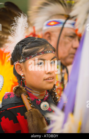 junges Mädchen in die Kiowa Comanche Tanzgruppe Gallup Inter Tribal Indian Ceremonial Gallup New Mexico Stockfoto