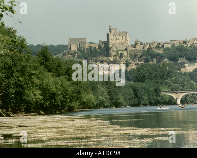 Beynac und Cazenac auf der Dordogne Frankreich Europa Stockfoto