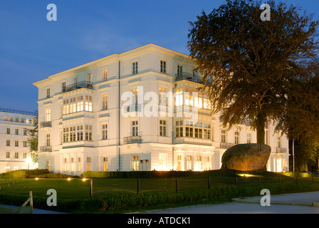 Ein Gebäude das Kempinski Grand Hotel Heiligendamm in der Abenddämmerung, Mecklenburg-Vorpommern, Deutschland Stockfoto