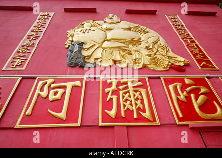 Fat Buddha auf Gebäude in den Tempel der 10000 Buddhas in Hong Kong Stockfoto