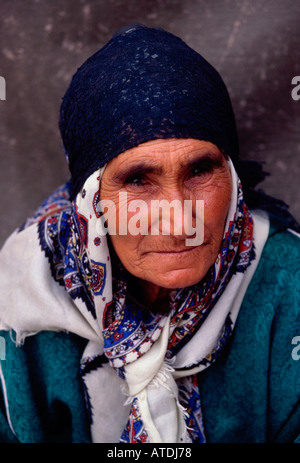 1, 1, Marokkanisch, marokkanische Frau, alte Frau, reife Frau, ältere Frau, Porträt, Portrait, Kopfschmuck, Marrakesch, Marokko, Afrika Stockfoto