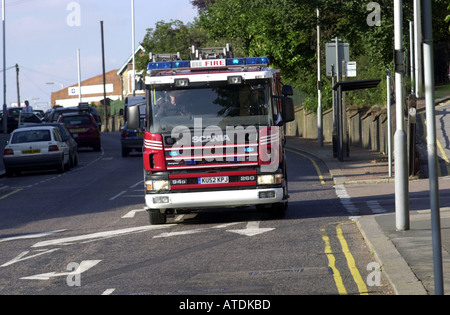 Fire Engine beschleunigt durch die Straßen von Luton Bedfordshire UK. Foto von Ian Miles. 07870 597313 Stockfoto