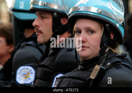 Chicago Polizei bei einer Demonstration gegen den Krieg im Irak Stockfoto