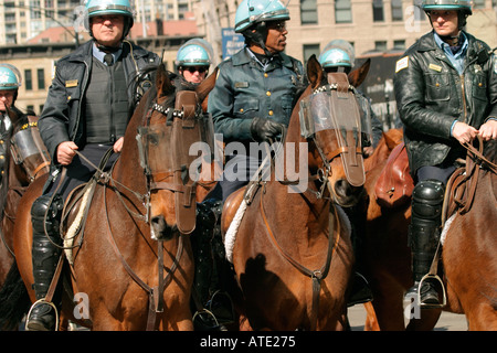 Chicago Polizei bei einer Demonstration gegen den Krieg im Irak Stockfoto