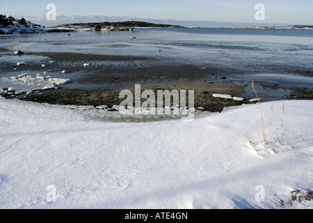 Eisgebilde an der Küste Stockfoto