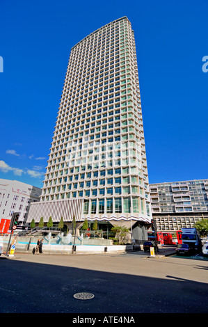 Mittelpunkt Gebäude, Austausch von New Oxford Street und Tottenham Court Road, London, Vereinigtes Königreich Stockfoto