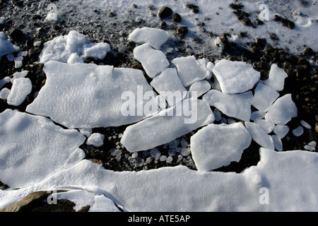 Eisgebilde an der Küste Stockfoto