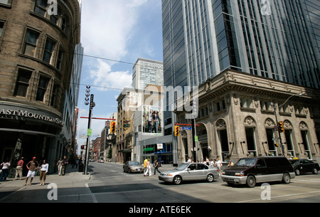 Die Yonge Street und Queen Street, Toronto, Kanada Stockfoto