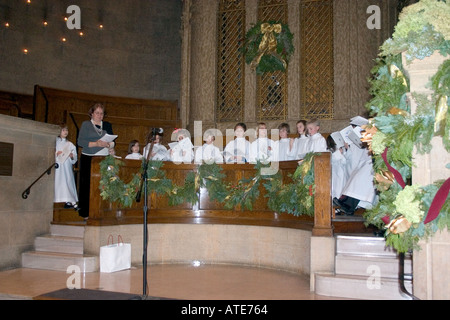 Kinderchor am Krippenspiel Durchführung in der Basilika St. Mary. Minneapolis Minnesota MN USA Stockfoto