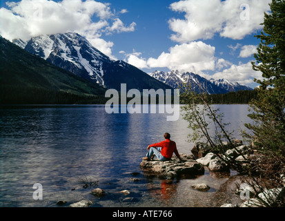 Grand Teton National Park in Wyoming mit einem Touristen genießen den Blick auf Mount Moran von Jenny Lake Stockfoto