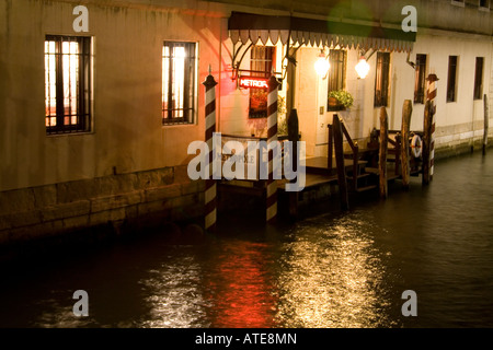 Hotel Metropole Canalside Eingang in der Nacht (01), Venedig, Italien. Stockfoto